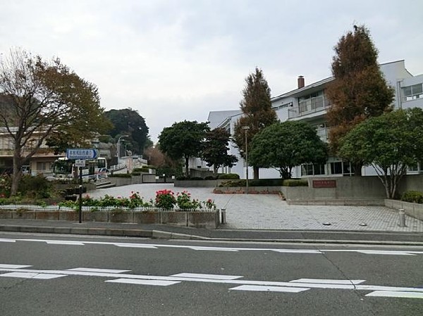 横浜市立本牧中学校(横浜市立本牧中学校まで350m)