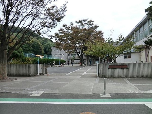 横浜市立間門小学校(横浜市立間門小学校まで300m)