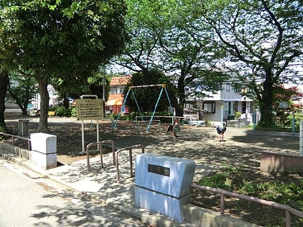 左右手公園(左右手公園まで140m)