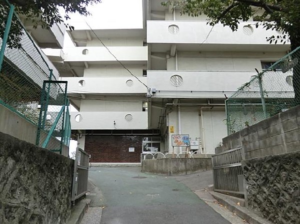 横浜市立屏風浦小学校(横浜市立屏風浦小学校まで450m)