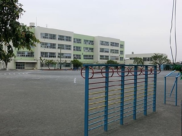 横浜市立上白根小学校(横浜市立上白根小学校まで320m)