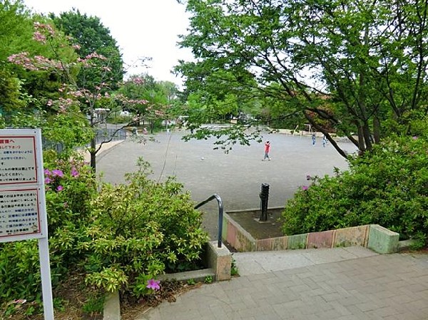 下田町四丁目公園(下田町四丁目公園まで230m 公園近くでお子様も安心して遊べます♪)