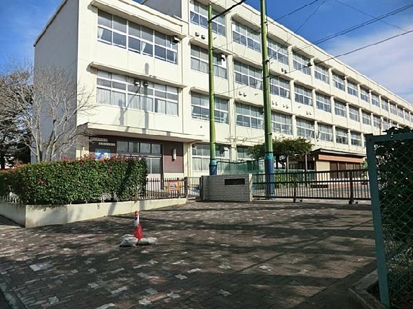 横浜市立新吉田小学校(横浜市立新吉田小学校まで950m)