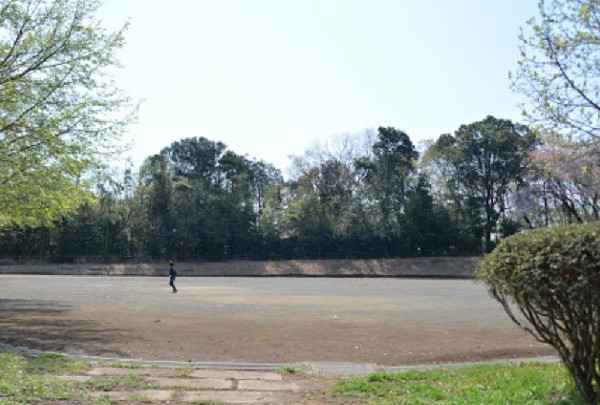 戸塚西公園(戸塚西公園まで550m 樹木が立ち並び、木漏れ日を愉しめる公園。都会の騒がしさから解放される、大人も癒される落ち着きある空間が広がります。遊具だけではなく、駆け回れる広いスペースもあります。)