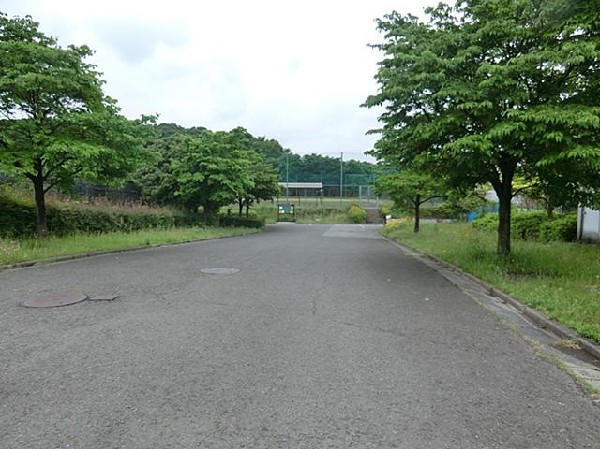 上菅田東部公園(上菅田東部公園まで600m)