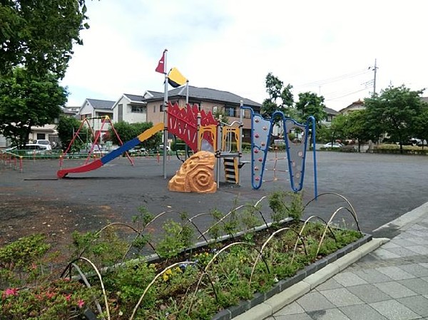 仲町台くわがた公園(仲町台くわがた公園まで600m)