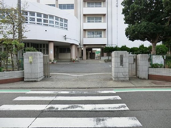 横浜市立六浦中学校(横浜市立六浦中学校まで110m)