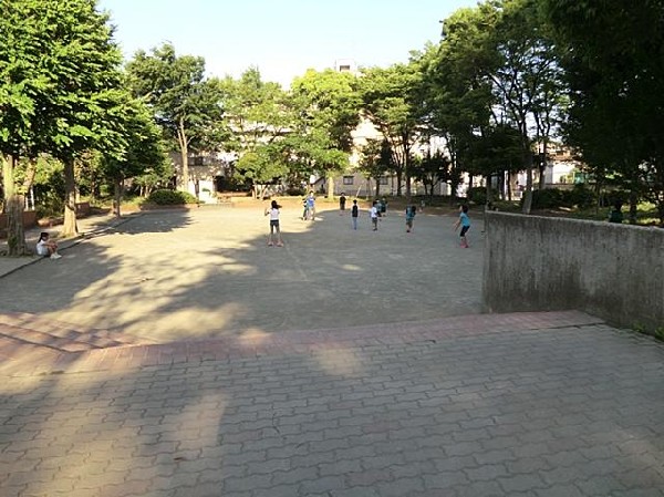 大豆戸桜田公園(大豆戸桜田公園まで400m)