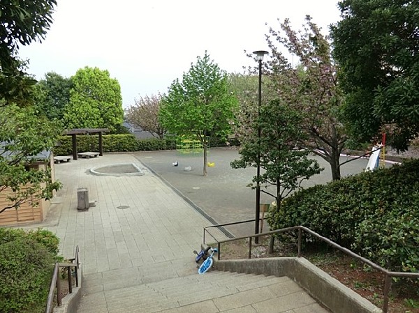 織茂公園(織茂公園まで700ｍ)