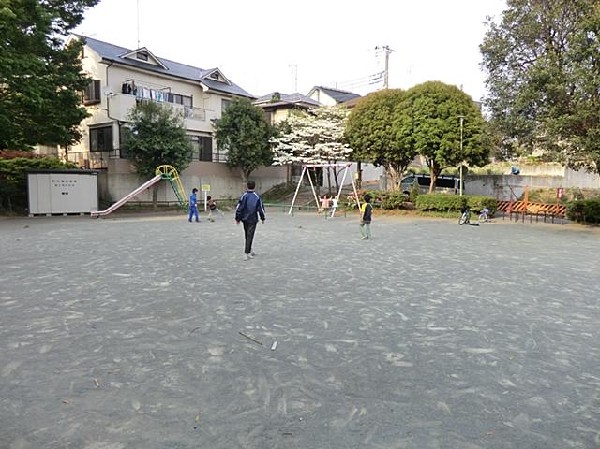 富士塚二丁目公園(富士塚二丁目公園まで700m)