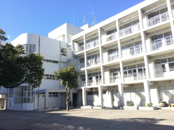 横浜市立神奈川中学校(横浜市立神奈川中学校まで915m)