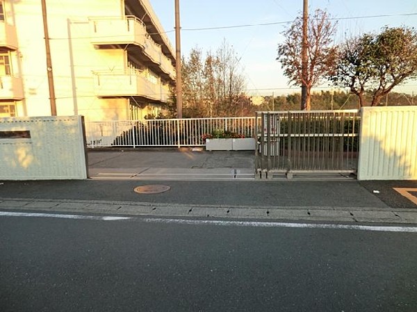 横浜市立汲沢中学校(横浜市立汲沢中学校まで1350m)