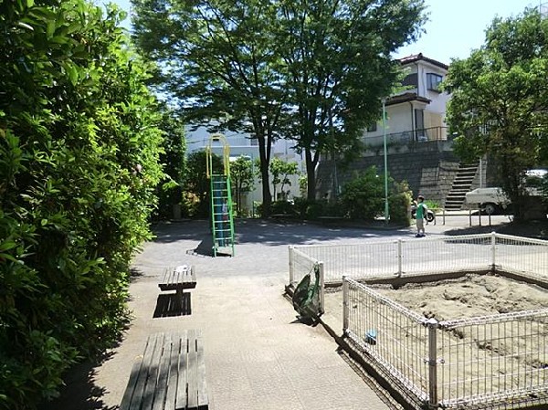 笹下杉本公園(笹下杉本公園まで400m)