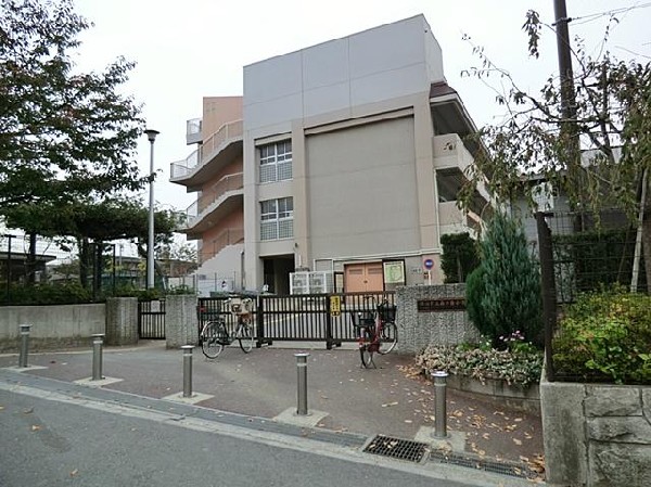 横浜市立森の台小学校(横浜市立森の台小学校まで850m)