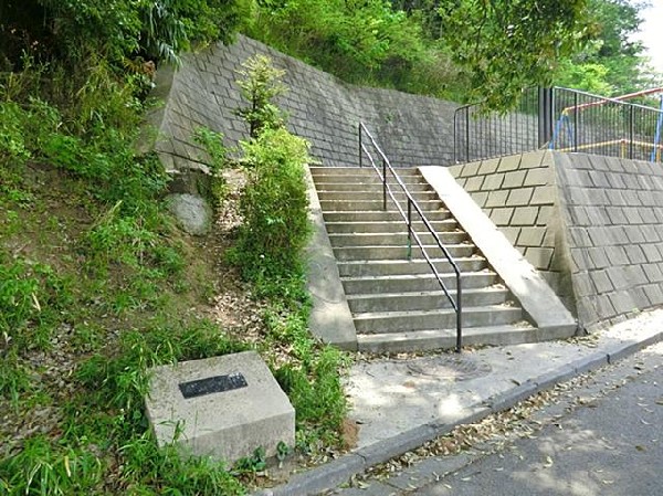 寺山町公園(寺山町公園まで400m)