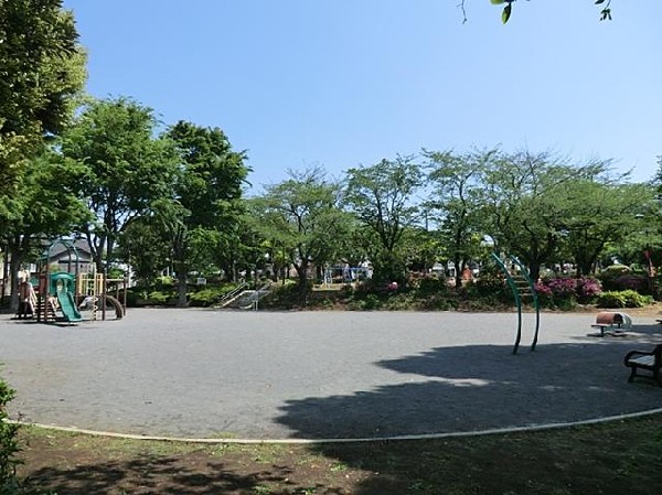 しらゆり公園(しらゆり公園まで550m)