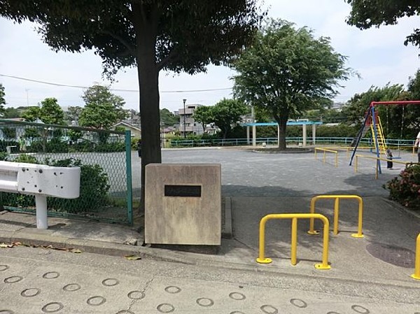瀬戸ヶ谷町第三公園(瀬戸ヶ谷町第三公園まで89m)