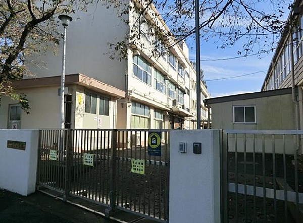 横浜市立高田小学校(横浜市立高田小学校まで850m)