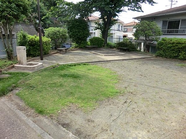 別所四丁目公園(別所四丁目公園まで200m)