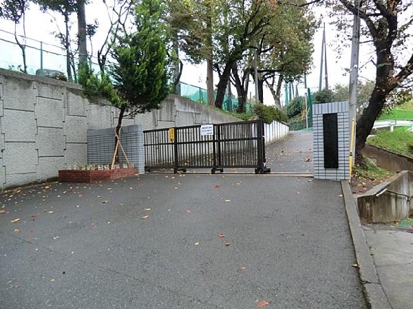 横浜市立都田中学校(横浜市立都田中学校まで1100m)