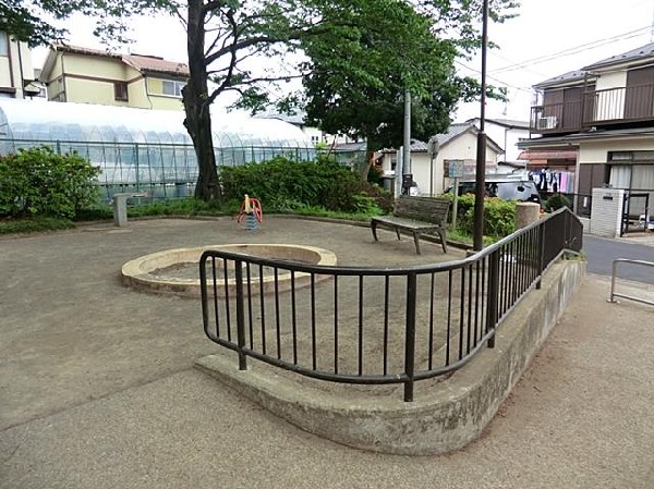 橋戸南第二公園(橋戸南第二公園まで40m)