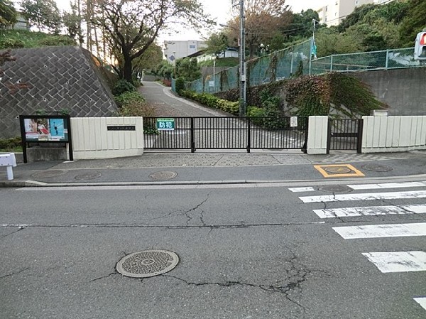 横浜市立芹が谷中学校(横浜市立芹が谷中学校まで190ｍ)