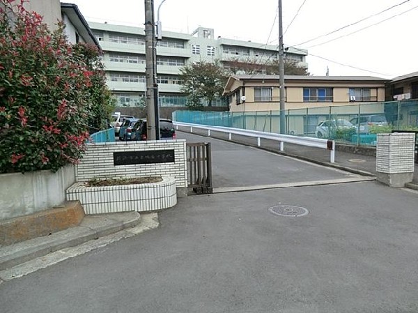 横浜市立東鴨居中学校(横浜市立東鴨居中学校まで550m)