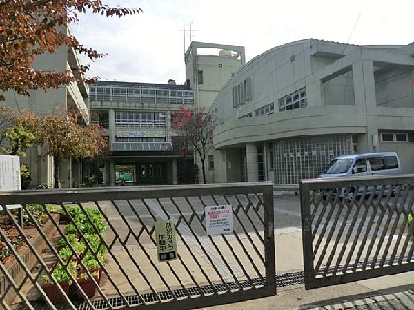 横浜市立荏田西小学校(横浜市立荏田西小学校まで600m)