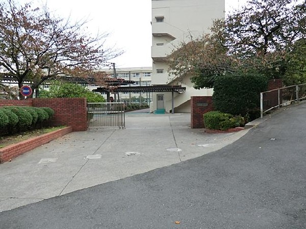 横浜市立西柴中学校(横浜市立西柴中学校まで400m)