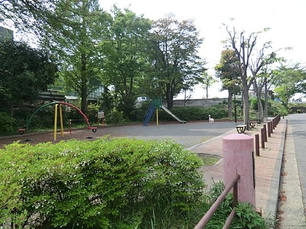 下永谷八木第三公園(下永谷八木第三公園まで550m)