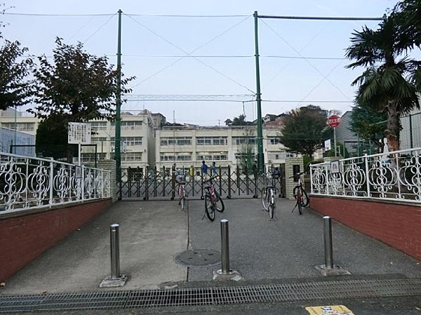 横浜市立峯小学校(横浜市立峯小学校まで700m)
