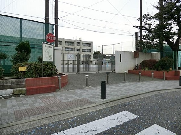 横浜市立稲荷台小学校(横浜市立稲荷台小学校まで700m)