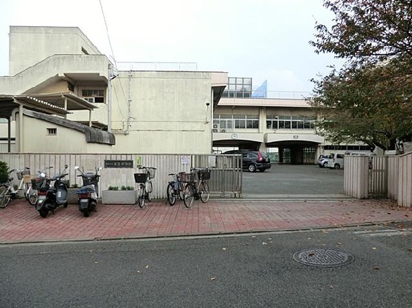横浜市立本宿中学校(横浜市立本宿中学校まで340m)
