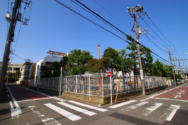 つくし保育園(平成21年開園の認可保育所。120名の定員で0歳～5歳までが対象。)