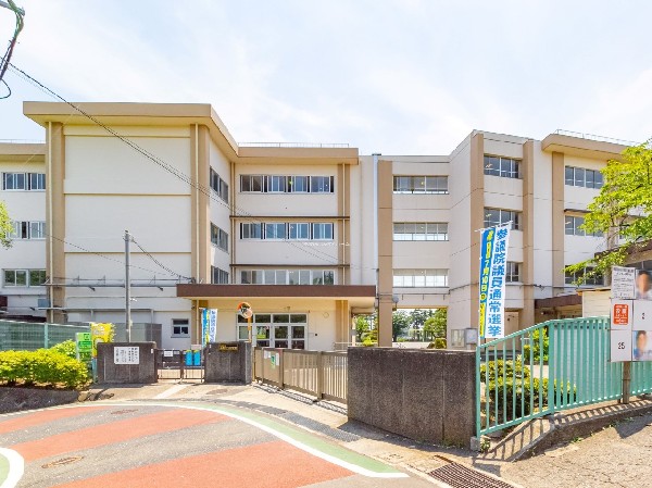 南野川小学校(自然豊かな地域にある小学校です。 元気な挨拶　明るい笑顔　南野川っ子は毎日輝いています。)