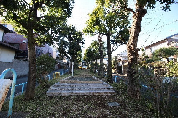 南菅生公園(住宅街らしく近隣には公園が複数ありますので、お子様にも嬉しい住環境です。きっと、お気に入りの公園がみつかるはずです。)