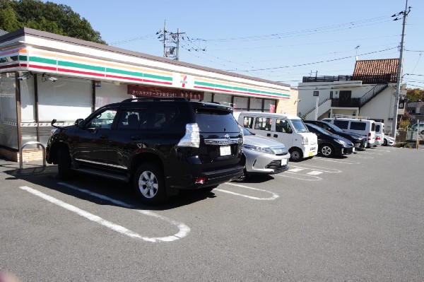 セブンイレブン稲城平尾1丁目(店特にお弁当等の惣菜で一歩先を行くセブンイレブン。会社帰りに立ち寄れる立地は嬉しい限り。)