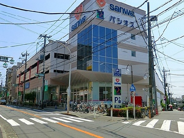 三和百合ヶ丘店食品館(地域に密着した食品スーパーマーケットとして、魅力ある店舗づくりを進めています。)