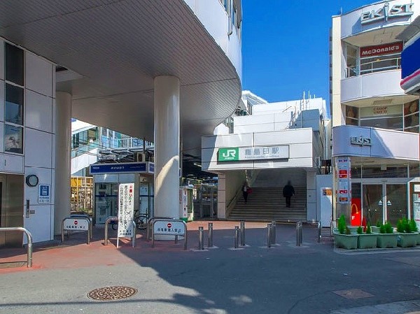 鹿島田駅(なんといっても鹿島田駅の特徴は便利なことです。新川崎駅が隣にあるので、品川駅まで15分、鹿島田駅から川崎駅まで4分、武蔵小杉駅まで5分の便利さ。)