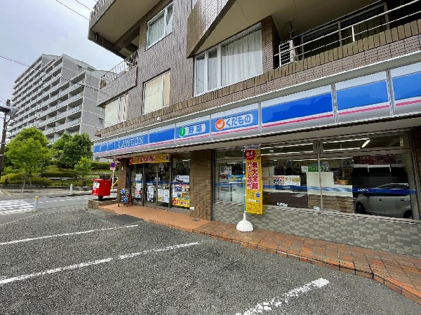 ローソン都筑南山田二丁目店(「マチのほっとステーション」をスローガンに掲げる通り、忙しい日々に「ほっ」とするひとときをもたらします。)