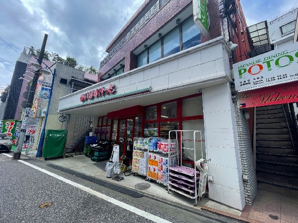 まいばすけっと宿河原駅前店(少量の野菜やお肉なども揃い、大型スーパーに行くほどではない時などに便利なコンビニサイズのスーパー。)