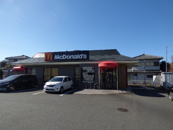 マクドナルド下麻生店(県道沿いにある利便性の高いお店です。駐車場20台、ドライブスルーも便利です。)