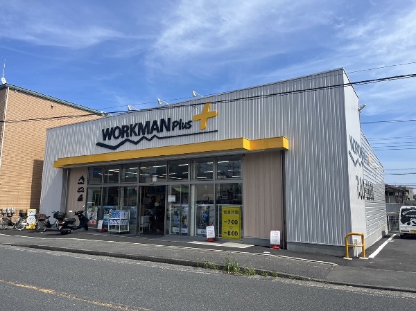 ワークマンプラス川崎梶ヶ谷店(プロ向けのワーキングウエアから、オフでも大活躍のスポーツ、レインウエアを取り揃えた専門店です。)