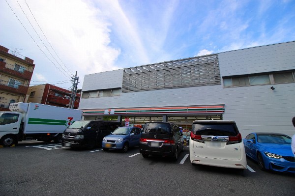 セブンイレブン川崎馬絹西店(セブンミール、お弁当に定評のあるセブンイレブン、コンビニエンスの最大手ですね。)