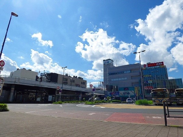 中山駅(JR横浜線と市営地下鉄グリーンラインの乗り入れ駅。駅直結のショッピングセンターもあり、便利です。)