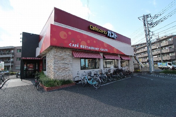 ガスト新川崎明津店(洋食から和食、幅広く揃うファミリーレストラン。宅配サービスやテイクアウトも行っており、お家でも気軽にファミレスの味が楽しめます。)