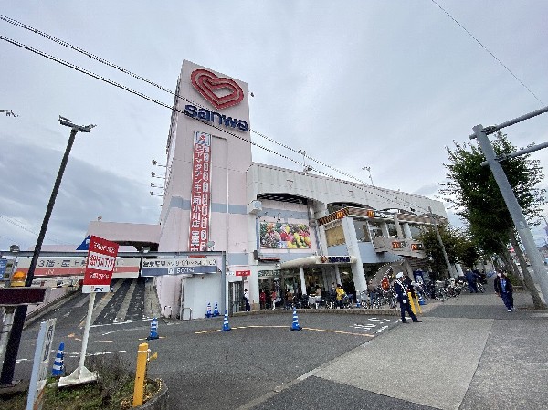 スーパー三和小川店(地域密着型でお客様の便利を追求したスーパーマーケット。900～2100まで営業しています。)