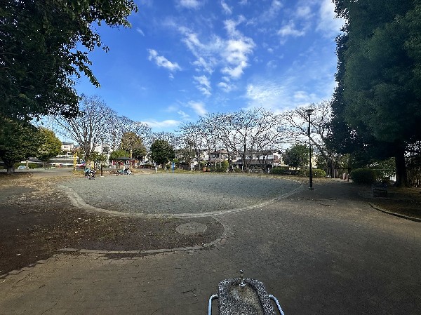 奈良町第九公園(めずらしいチェーンジャングルジムがある公園です。水飲み、ベンチ、砂場、すべり台、健康遊具、ブランコ、鉄棒もあります。)