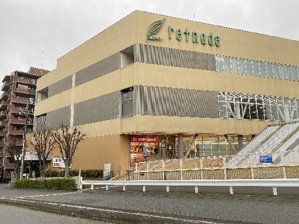 京王ストア稲城店(駅直結のショッピングモール「京王リトナード」内にあります。会社帰りやお出かけのついでに立ち寄るにも便利です。)