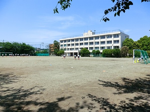 稲城第四中学校(学校教育目標：自ら学び、考え、表現する　他を思いやり、力を合わせる　たくましい気力・体力を養う)